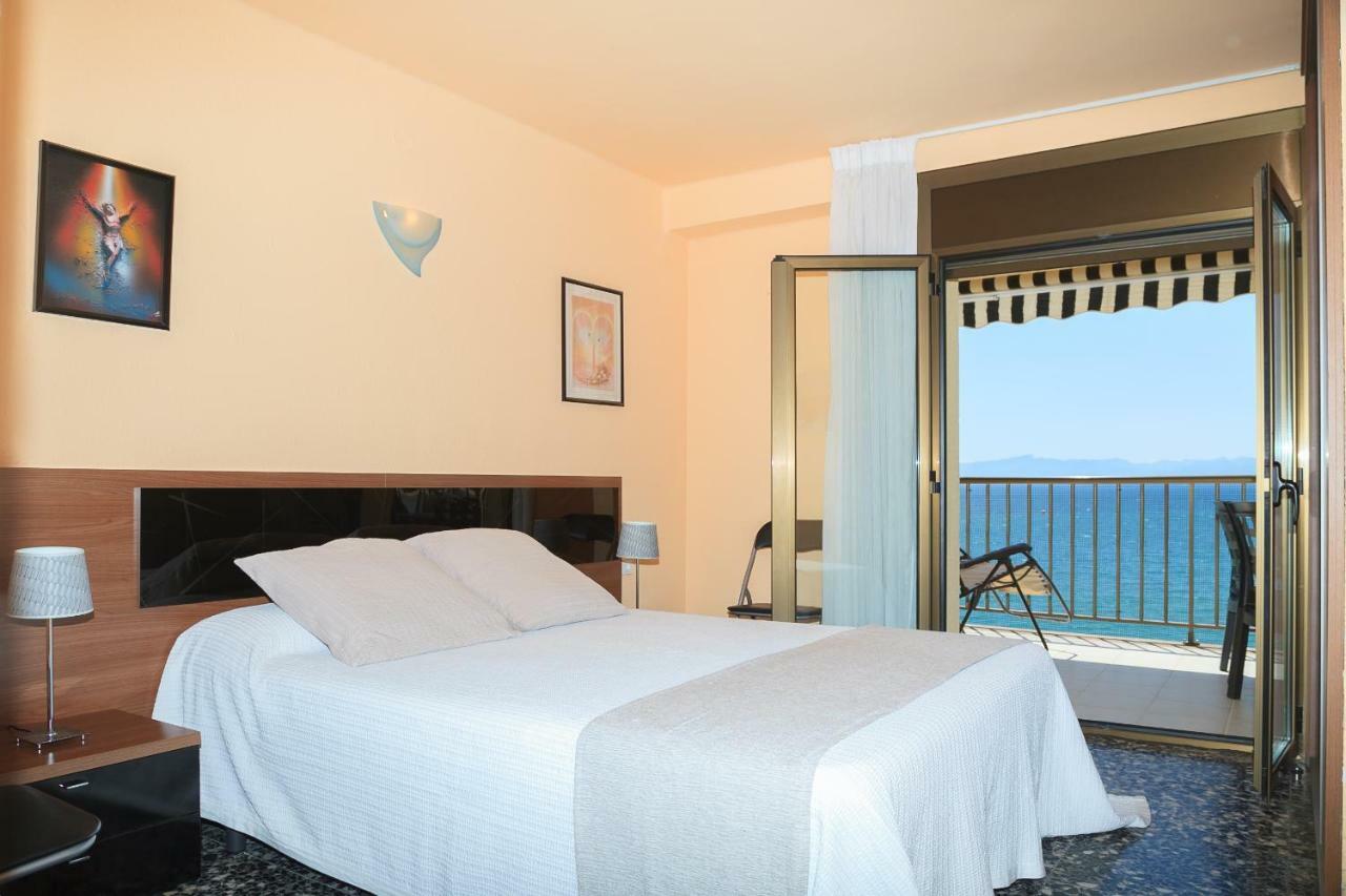 Uhc Acantilados Family Apartments Salou Exteriör bild